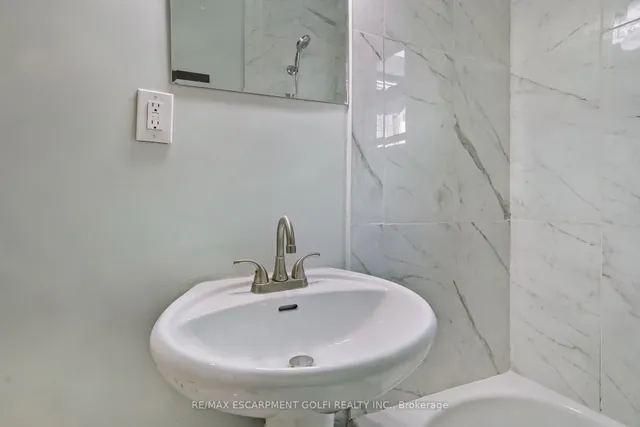 Additional image 23 of 40 Aikman Ave