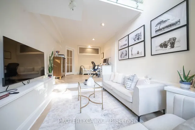 Additional image 18 of 300 Avenue Rd Unit 5