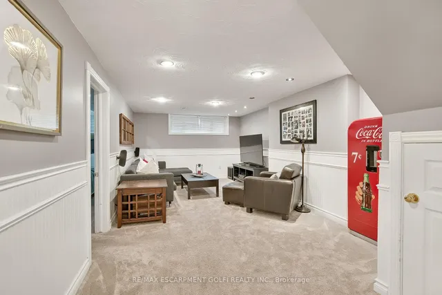 Additional image 23 of 31 Valecrest Ave