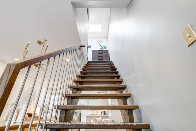 Additional image 17 of 634 Woodbine Ave