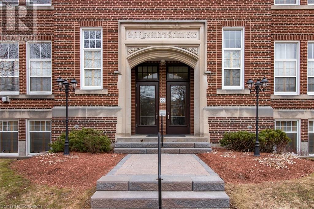 35 ALEXANDRA Avenue Unit# 103|Waterloo, Ontario N2L1L4