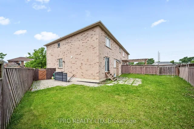 Additional image 43 of 14 Saddleback Sq