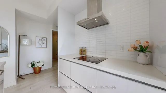 Additional image 11 of 2221 Yonge St Unit 2609