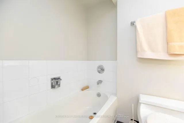 Additional image 18 of 77 Harbour Sq Unit 2910