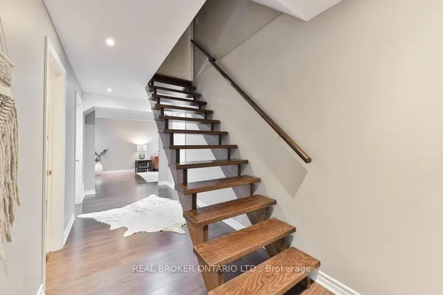 Additional image 20 of 591 Caverhill Cres