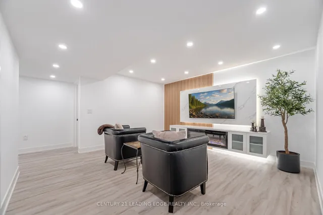 Additional image 30 of 34 Royal Links Circ