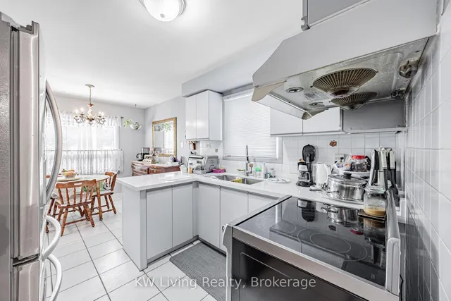 Additional image 12 of 35 Roxanne Cres