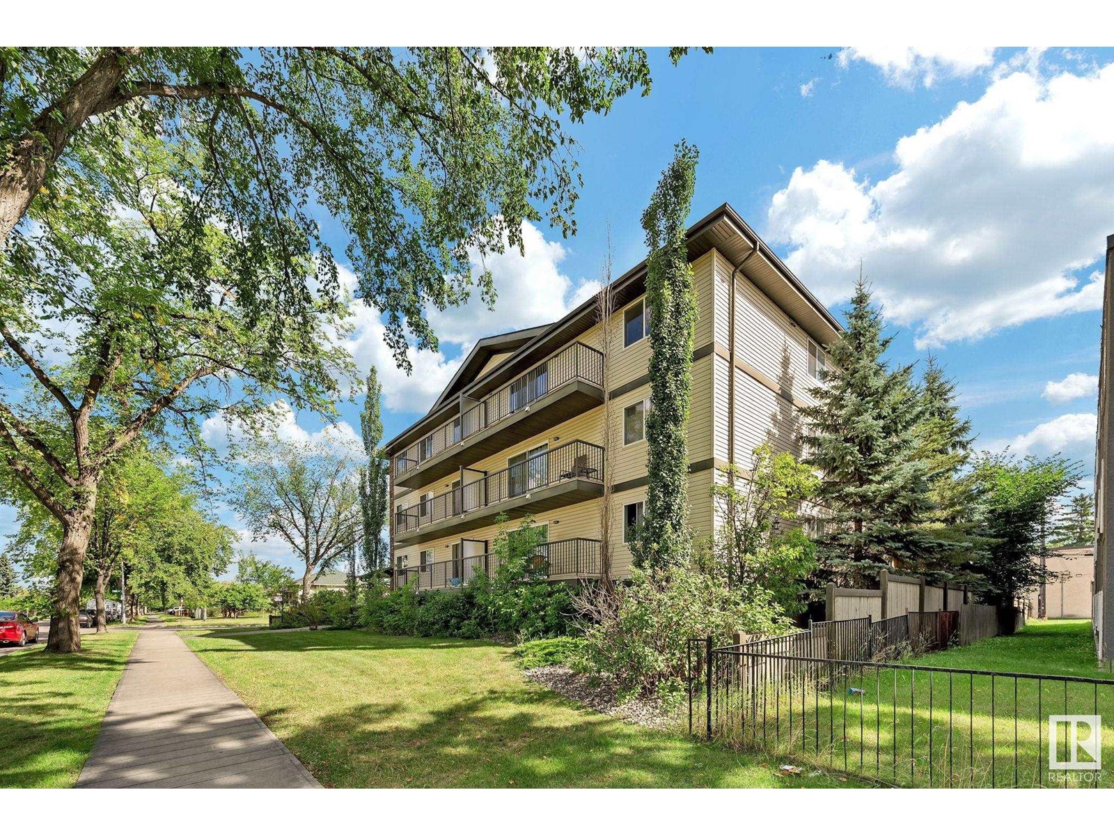 #304 11935 106ST NW|Edmonton, Alberta T5G2R4
