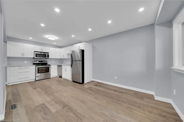 Additional image 26 of 451 Woodview Rd Unit 4