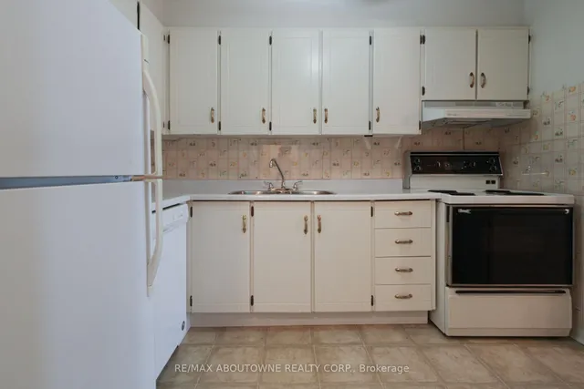 Additional image 16 of 1359 White Oaks Blvd Unit 406