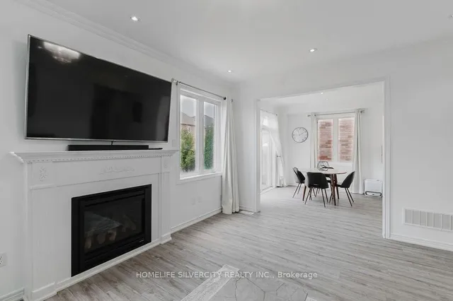 Additional image 17 of 26 Fossil St