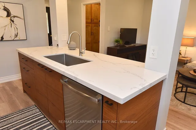 Additional image 22 of 459 Woodview Rd Unit 4