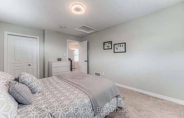 Additional image 32 of 403 Moorlands Cres