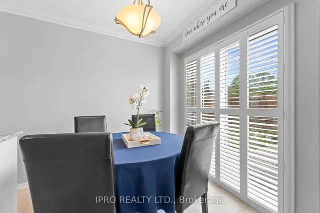 房产图片 11 - 42 Meadow Wood Cres