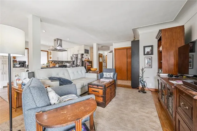 Additional image 12 of 143 Bruce St