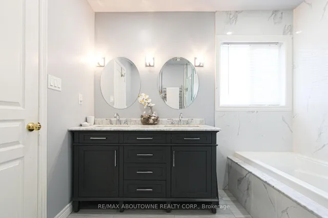 Additional image 21 of 160 Paris St