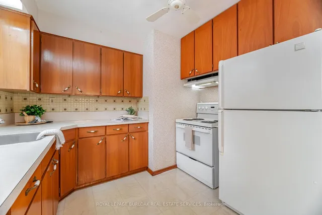 房产图片 22 - 121 Manning Ave