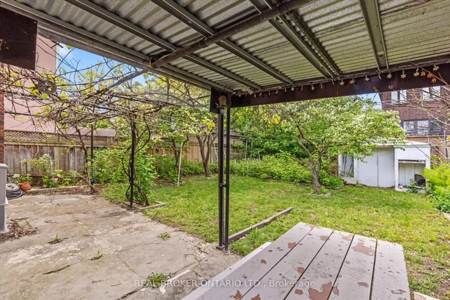 Additional image 36 of 882 Coxwell Ave