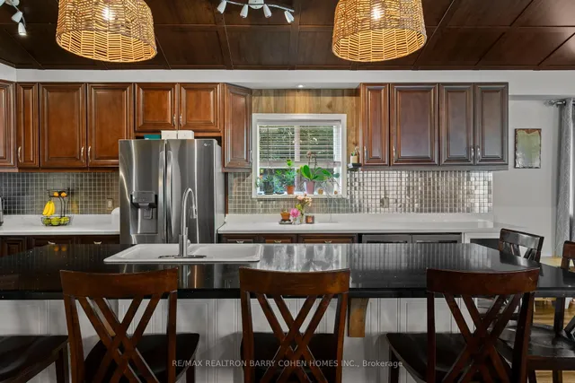 Additional image 9 of 16 Lakeshore Dr