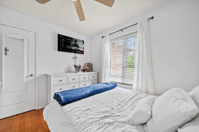 Additional image 24 of 14 Saddleback Sq