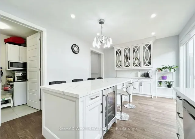 Additional image 16 of 975 Whitlock Ave Unit 20