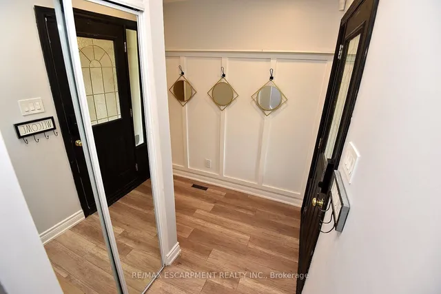 Additional image 6 of 459 Woodview Rd Unit 4