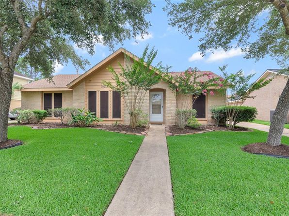 10015 Sagegate Dr, Houston, TX 77089