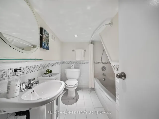 Additional image 25 of 69 De Grassi St