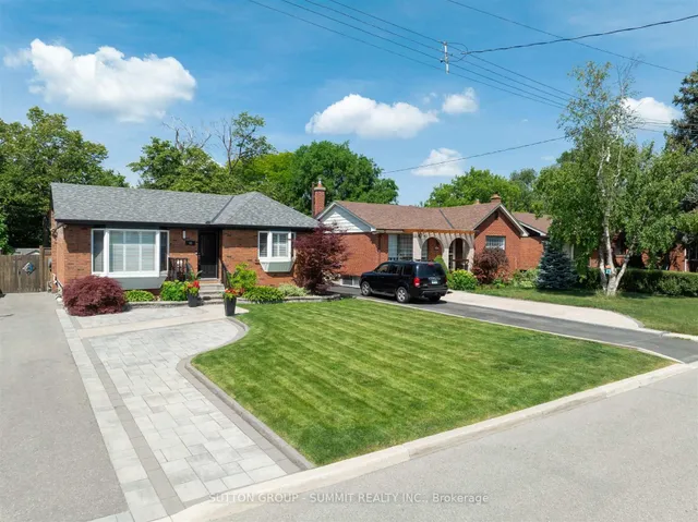 40 ROBERTSFIELD Cres