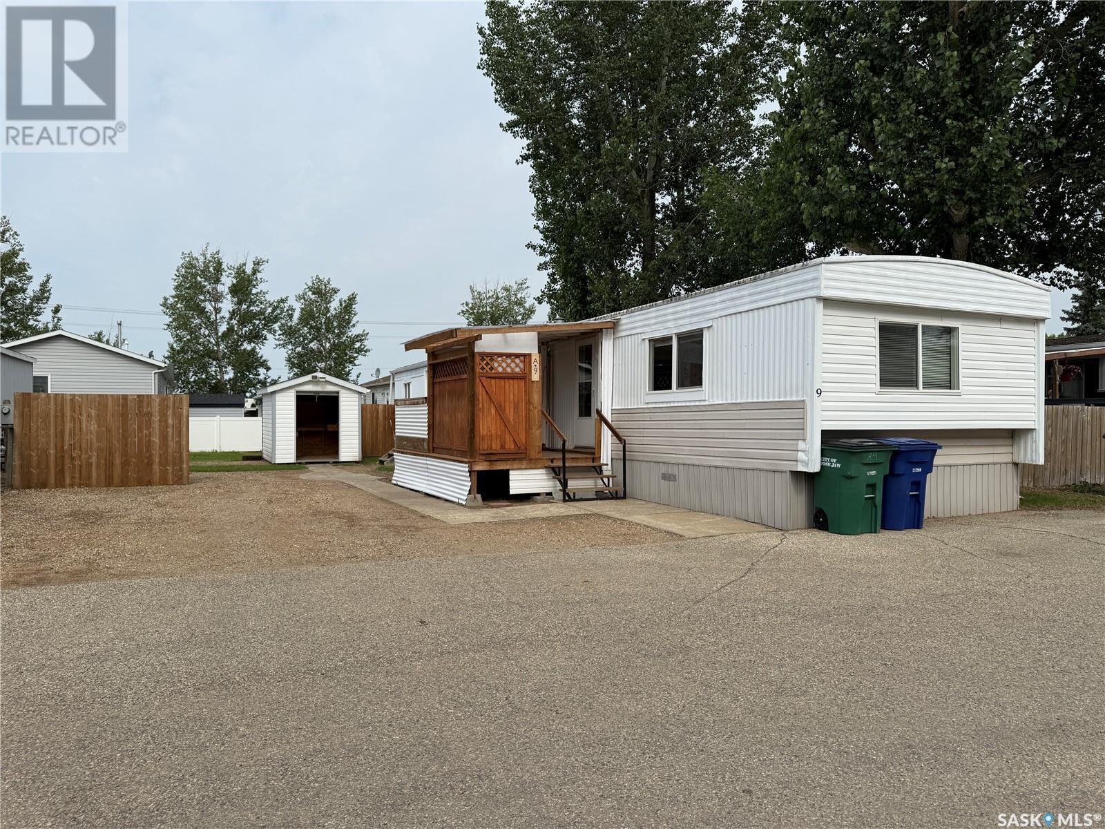 Property image for A9 1455 9th AVENUE NE|Moose Jaw, Saskatchewan S6J1C6