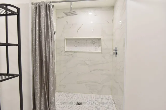 Additional image 35 of 8 Valiant Circ