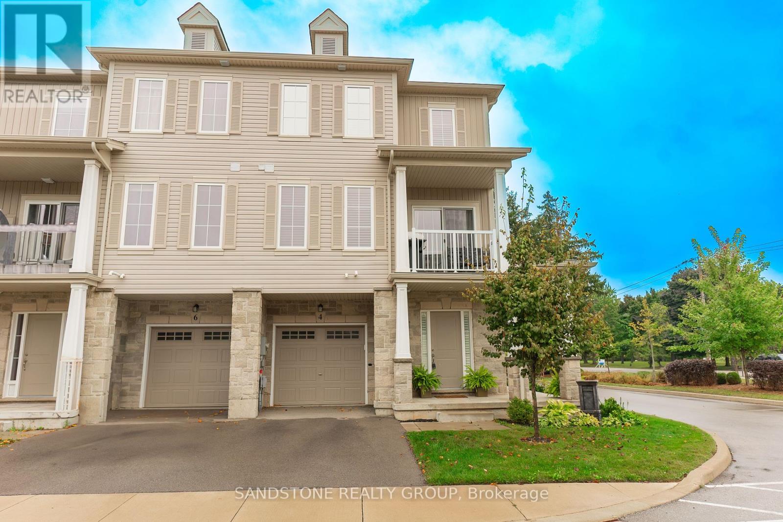 4 GARLENT AVENUE|Hamilton (Meadowlands), Ontario L9G3K9