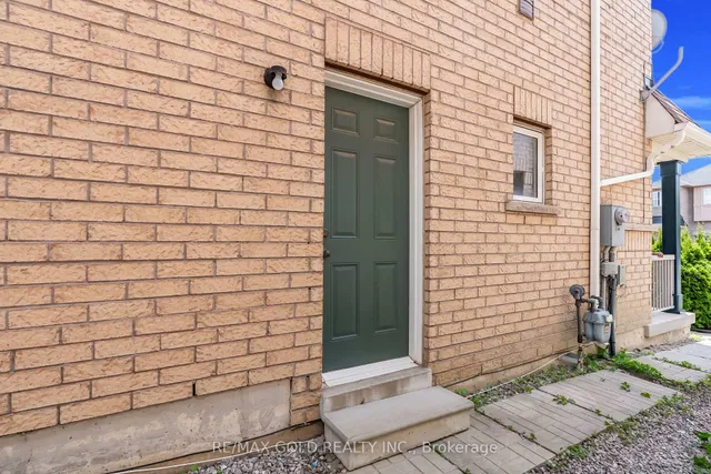 Additional image 43 of 144 Crystalview Cres