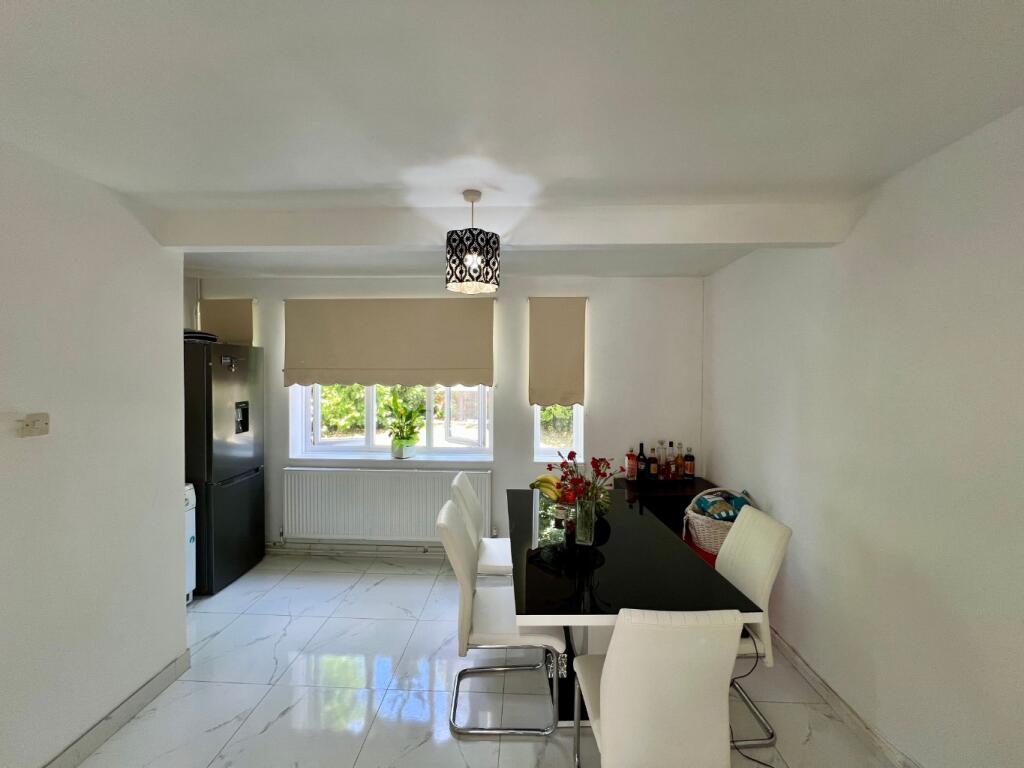 Additional image 10 of Roundfield Avenue, Harpenden, Hertfordshire, AL5