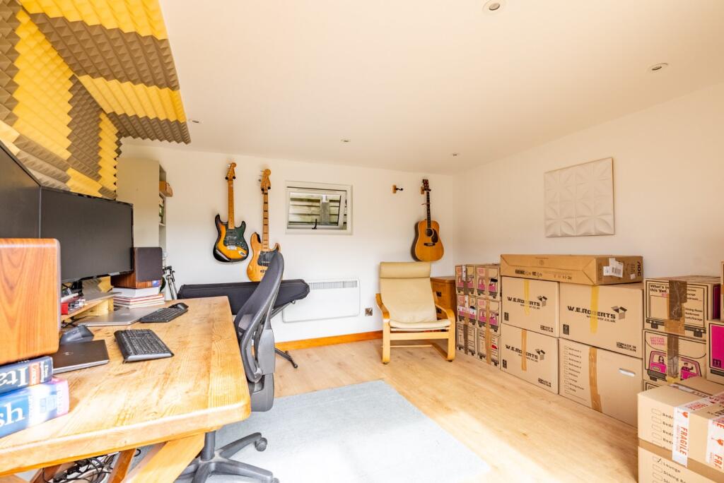 Additional image 16 of Spooners Drive, Park Street, St. Albans, Hertfordshire, AL2