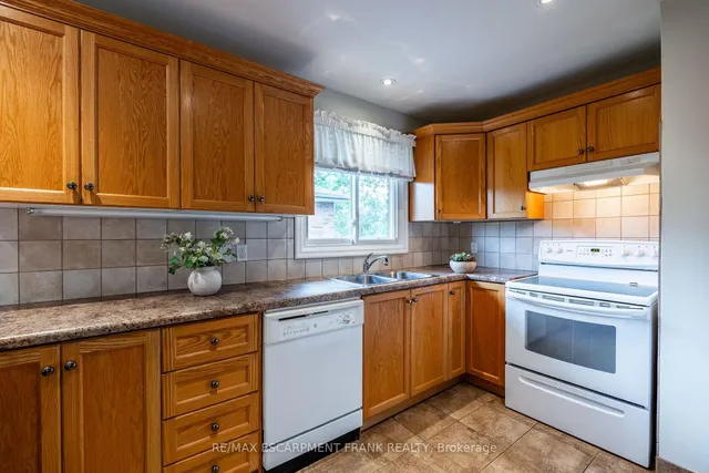 Additional image 16 of 6 DEAN Ave