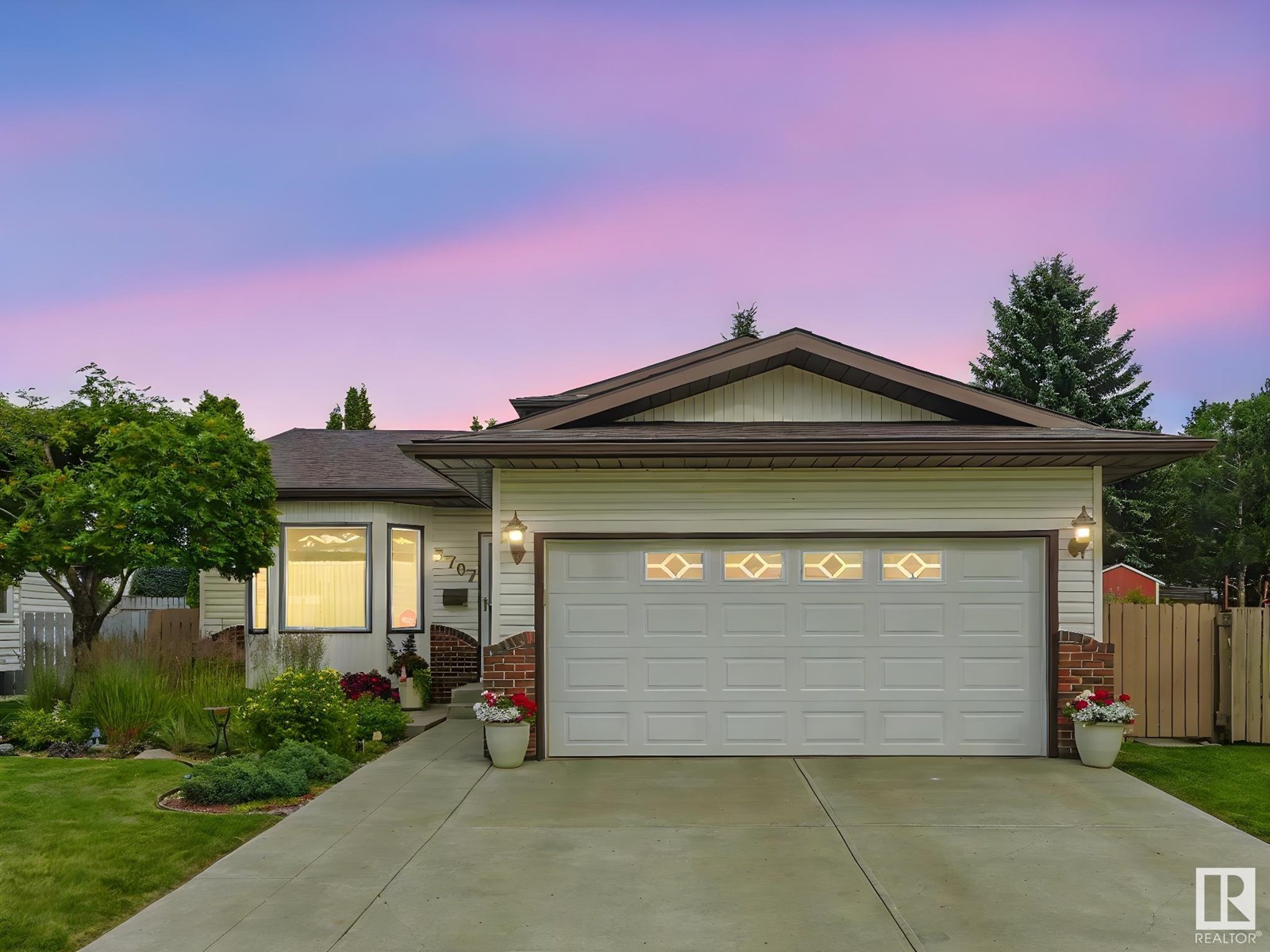 3707 60A ST NW|Edmonton, Alberta T6L6E5