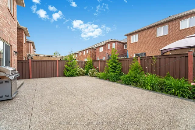 Additional image 42 of 355 Bessborough Dr