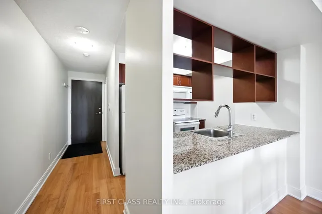 Additional image 8 of 135 Village Green Sq Unit 822