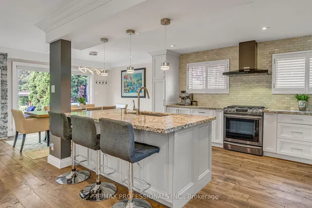 Additional image 16 of 53 Decarie Circ