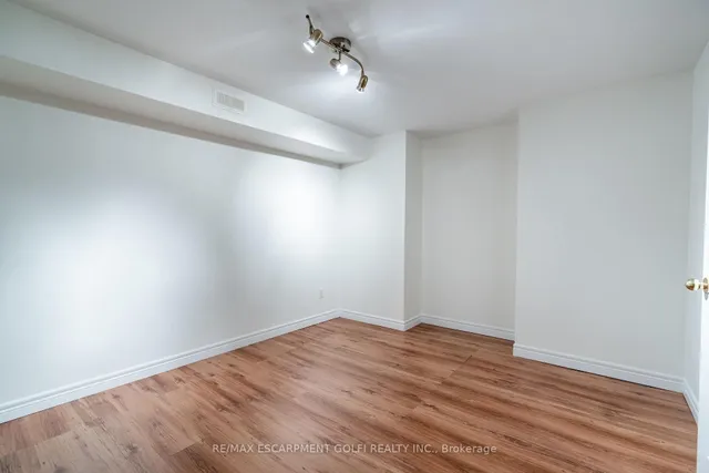 Additional image 27 of 200 SIRENTE Dr