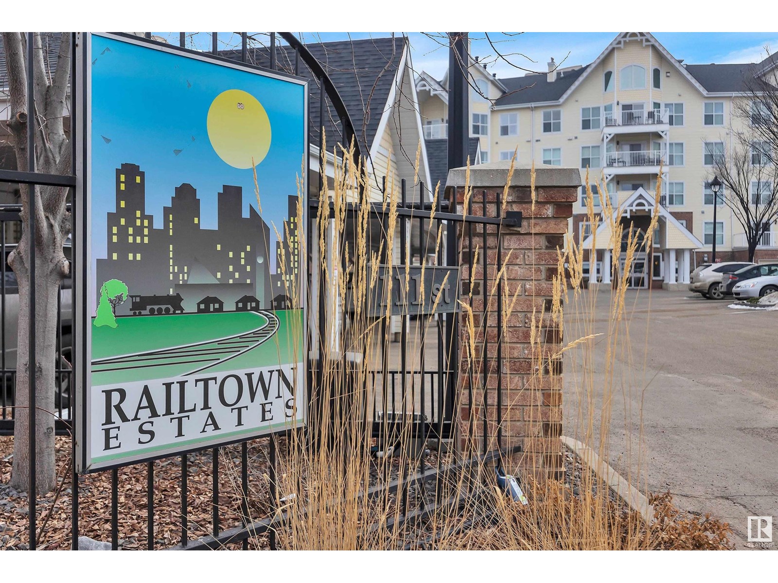 #206 10221 111 ST NW|Edmonton, Alberta T2K2W5