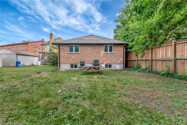 Additional image 28 of 126 Highland Rd