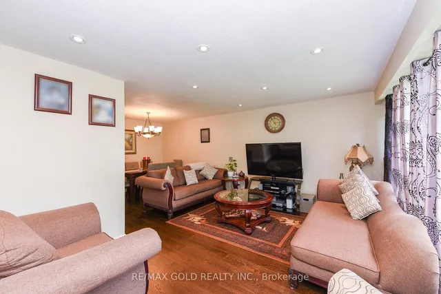 Additional image 4 of 3507 Laddie Cres