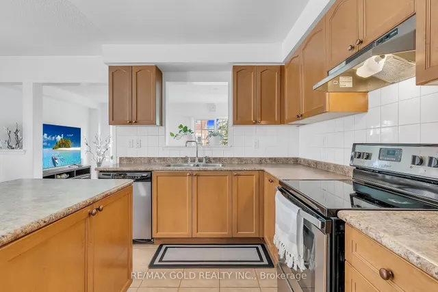Additional image 16 of 144 Crystalview Cres