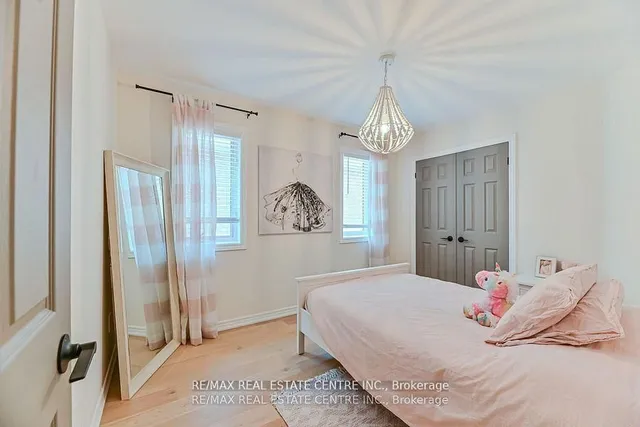 Additional image 26 of 2498 Longridge Cres
