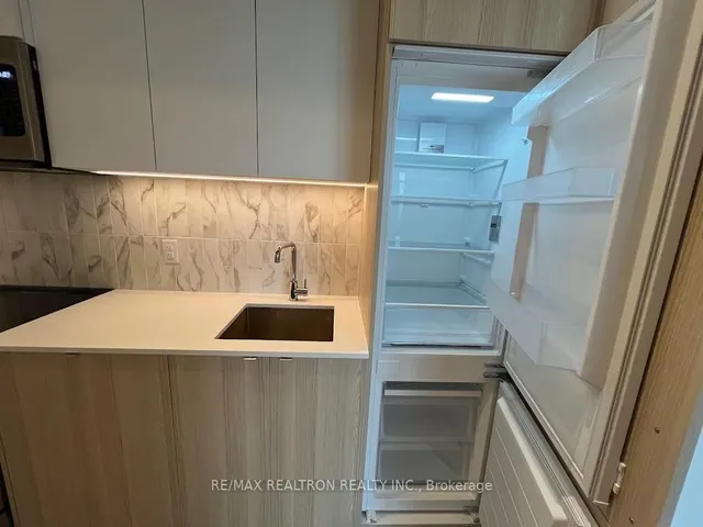 Additional image 12 of 500 Dupont St Unit 301