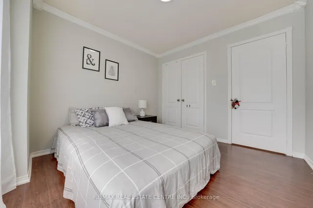 Additional image 23 of 32 Queen Anne Dr