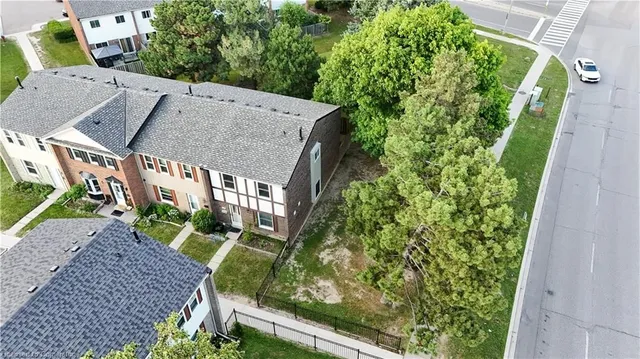 Additional image 6 of 900 Centralpark Dr Unit 115