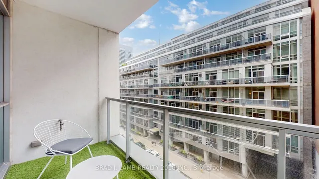 Additional image 19 of 39 Brant St Unit 518